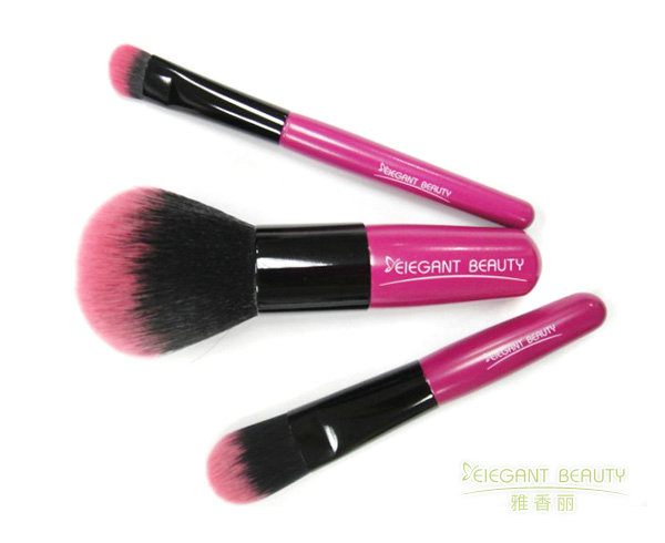 香蕉视频APP网站套裝中散粉刷的錐形設計對妝效有何技術優勢？