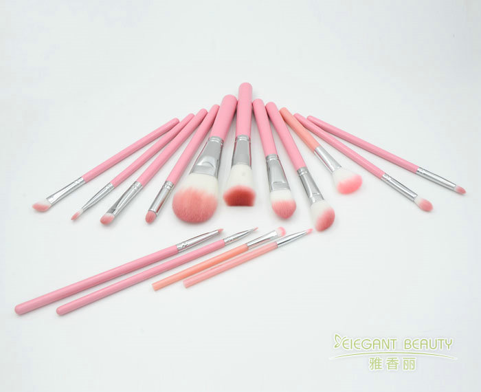 香蕉视频APP网站工廠刷柄組裝線如何控製刷毛與套管間隙？